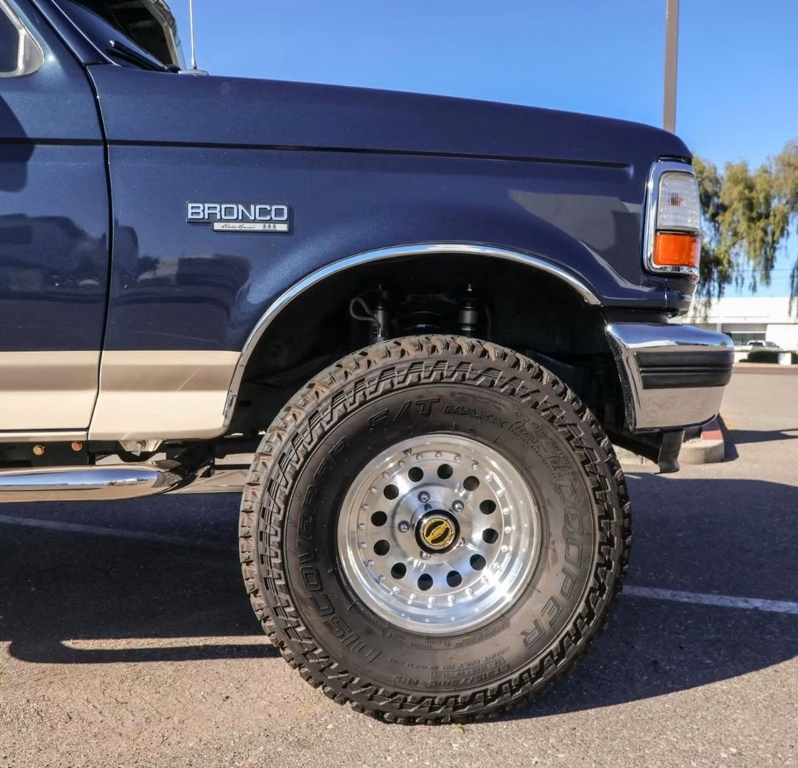 Side detail of the Bronco front fender, wheel and tire