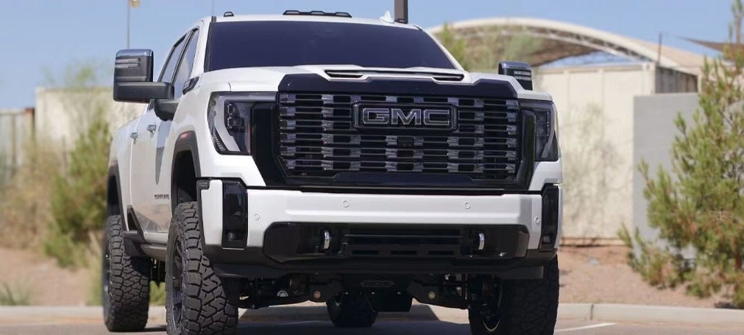Front three-quarter view of the white 2025 GMC 3500 Denali