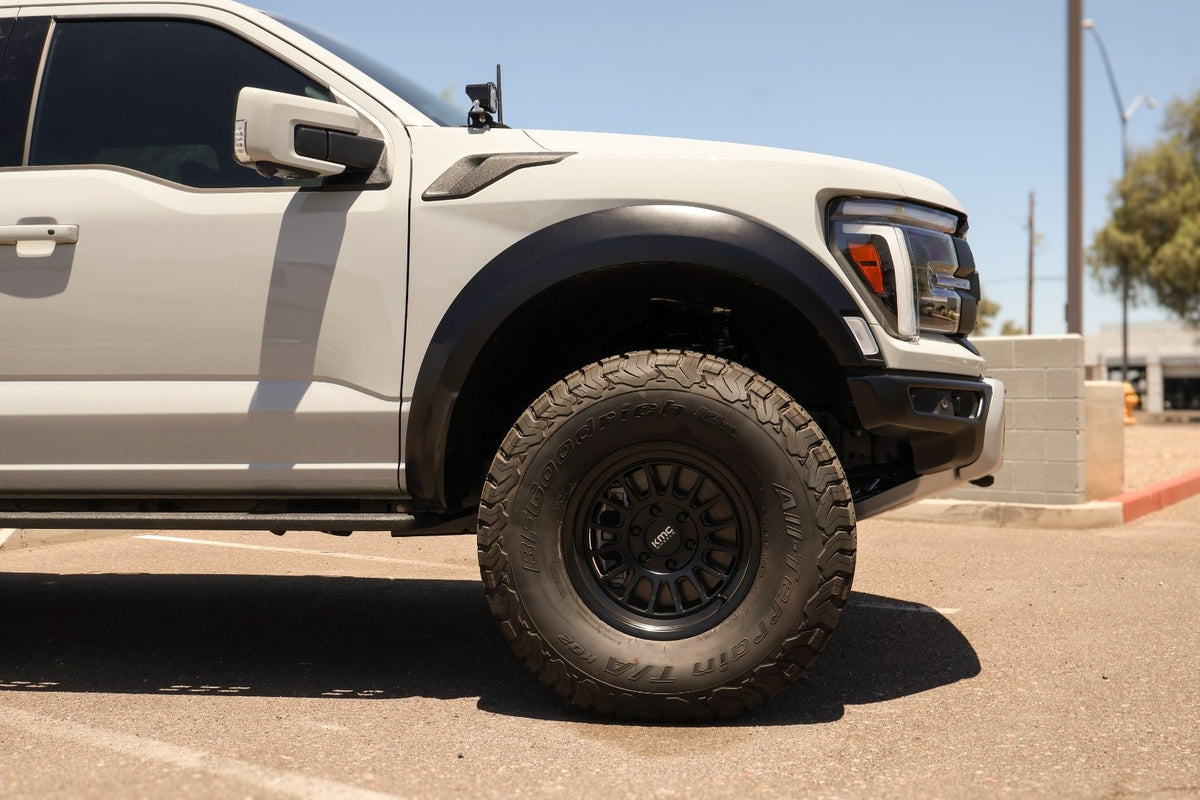 Front passenger-side quarter of the F-150 Raptor